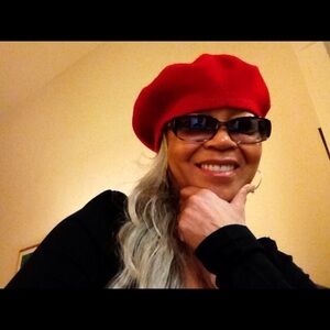 Meet your Posher Elaine